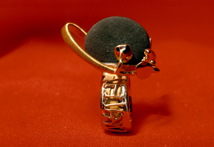 Toza, ring, gold with round beach stones, 1970s